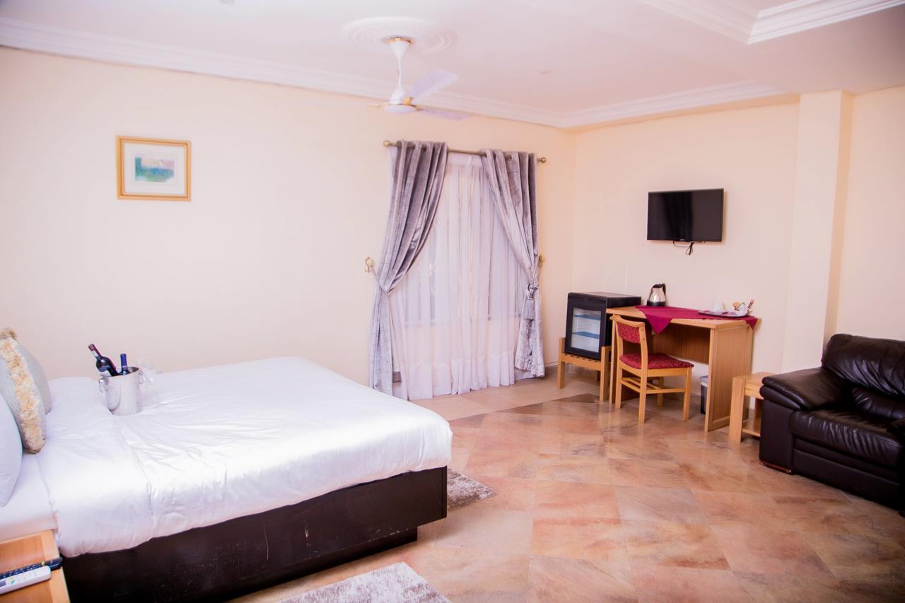 Eden Vale Hotel Ajiringano ภายนอก รูปภาพ