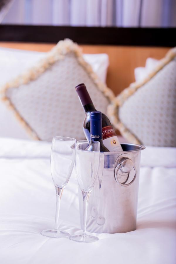 Eden Vale Hotel Ajiringano ภายนอก รูปภาพ